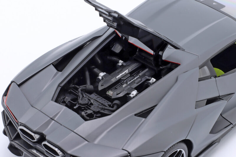 Lamborghini Revuelto Hybrid Baujahr 2023 grau 1:18 Maisto – Bild 7